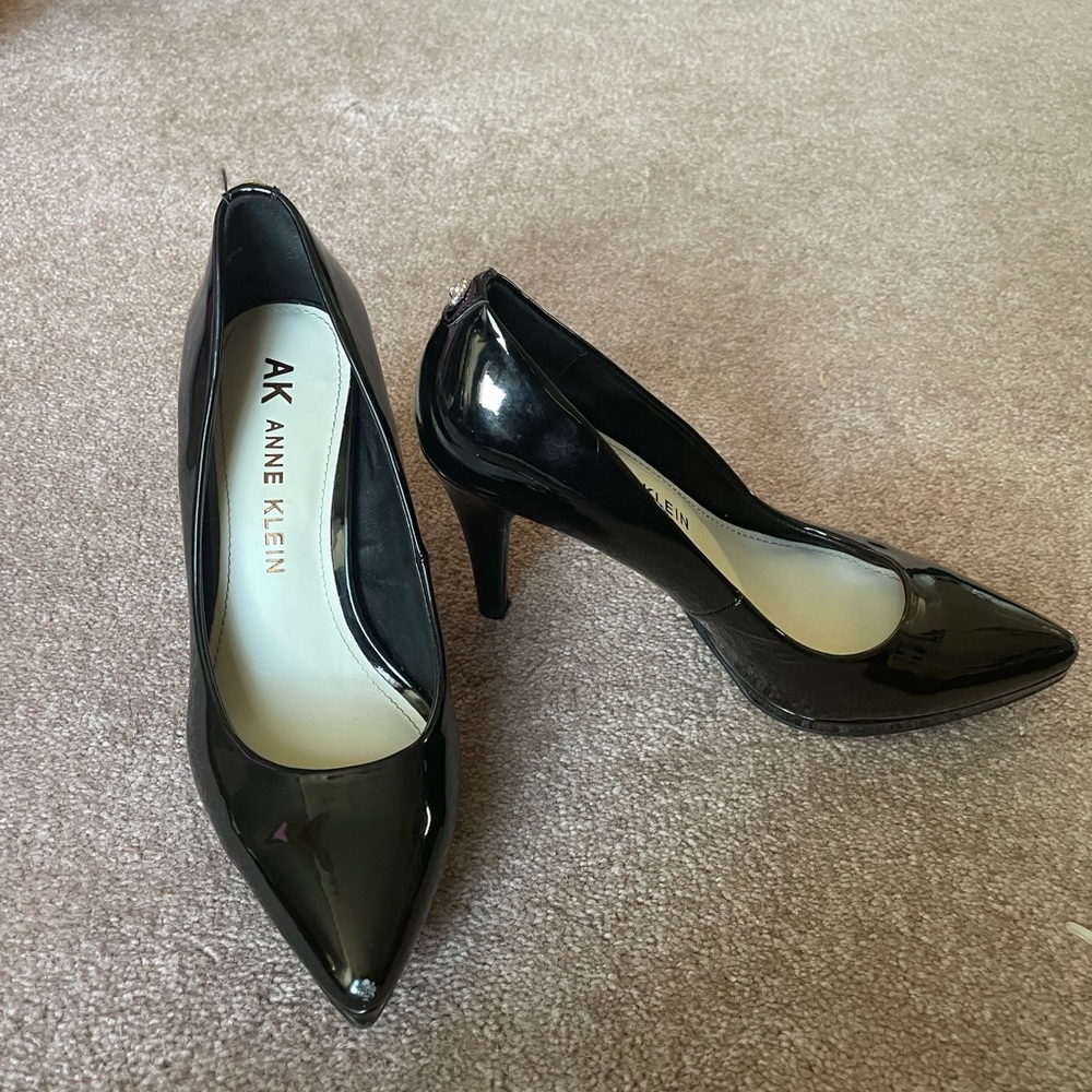Anne Klein Shiny Black 3.5” heels (with small platform)